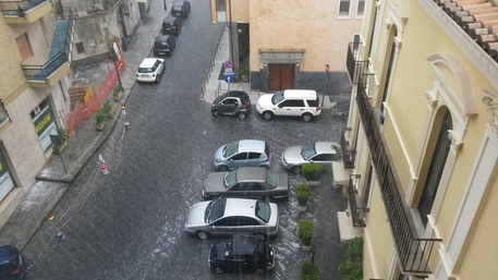 Maltempo, forte grandinata su Catanzaro e nel Reggino a M.di S.Lorenzo.